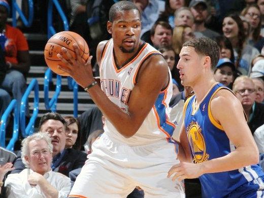 篮球场上进 篮球场上进