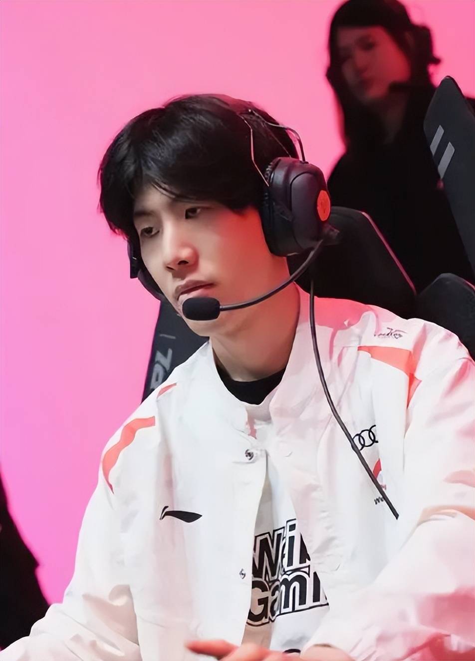 现出热血与 现出热血与